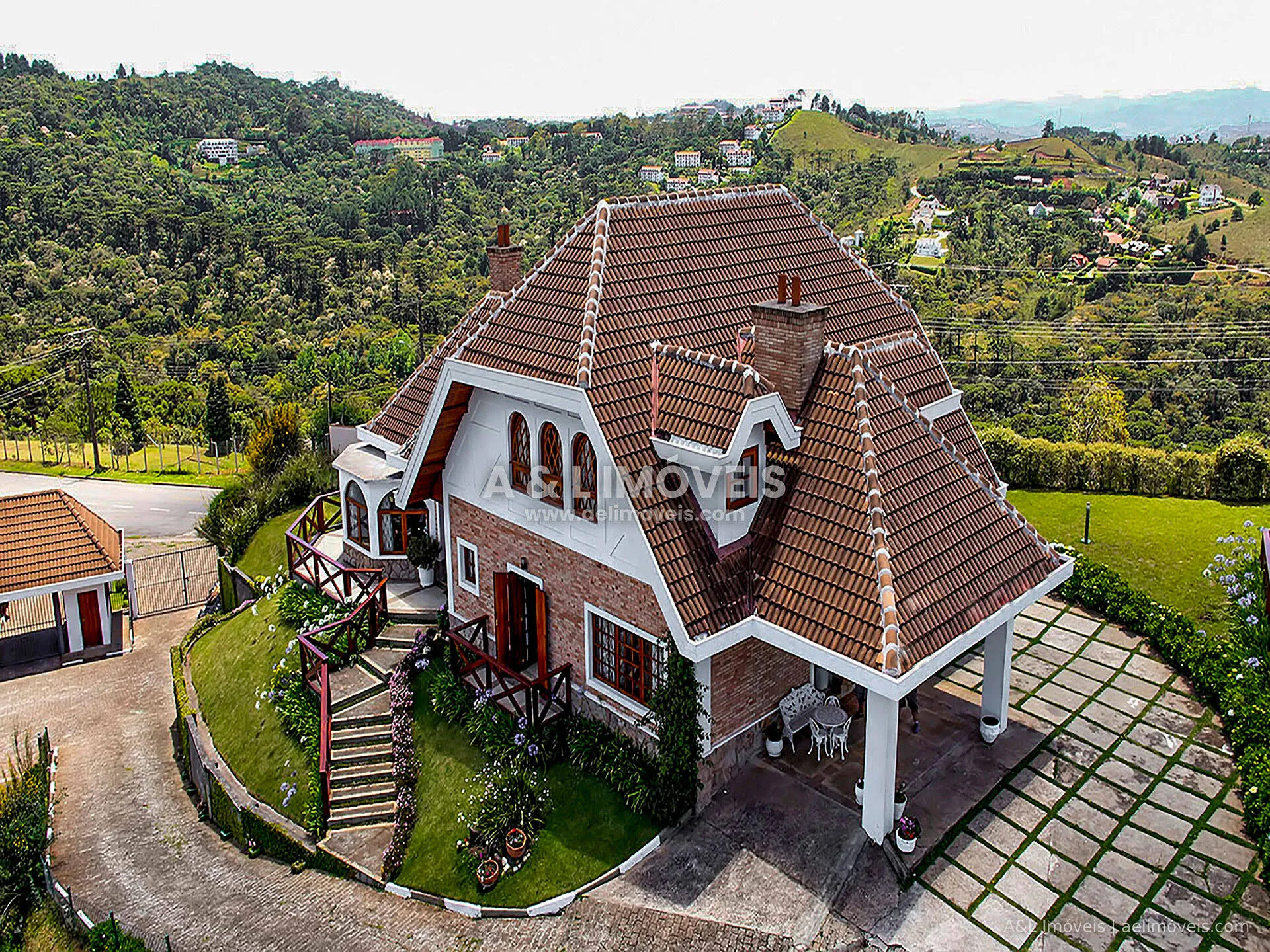 Foto do imóvel Casa no Saint Patrick em Campos do Jordão | 4 suítes, 348,50 m² em Alameda 5