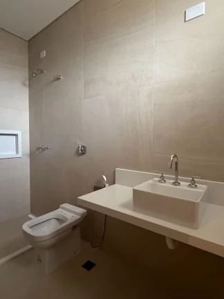 Imagem Casa em Condomínio com 4 quartos em Santa Felicidade