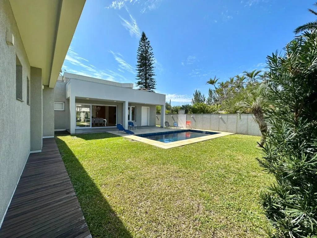 Imagem Casa 4 Dormitórios - Bairro Atlantida
