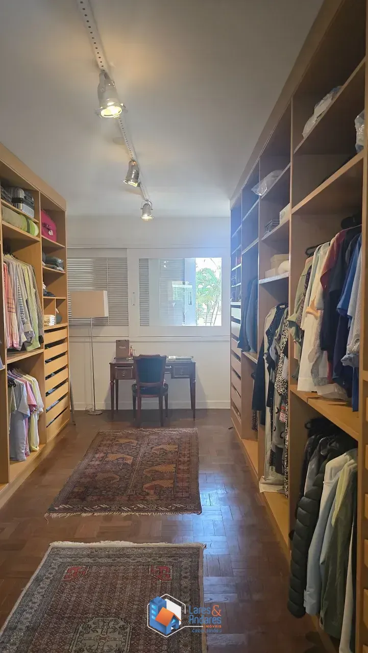 Imagem Sobrado para venda em Santo Amaro com 4 quartos, sendo 4 suítes, 682m²