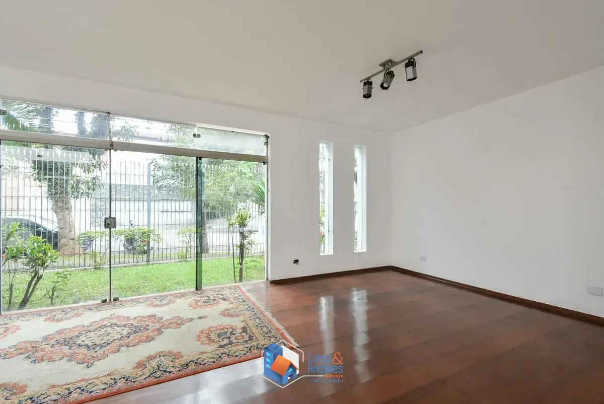 Foto do imóvel Sobrado para venda em Planalto Paulista com 4 quartos, sendo 2 suítes, 331m² em Avenida Ireré