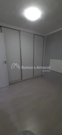 Imagem Imóvel espaçoso com 2 dormitórios, sendo 1 suíte, e 2 banheiros no total. O apartamento está be...