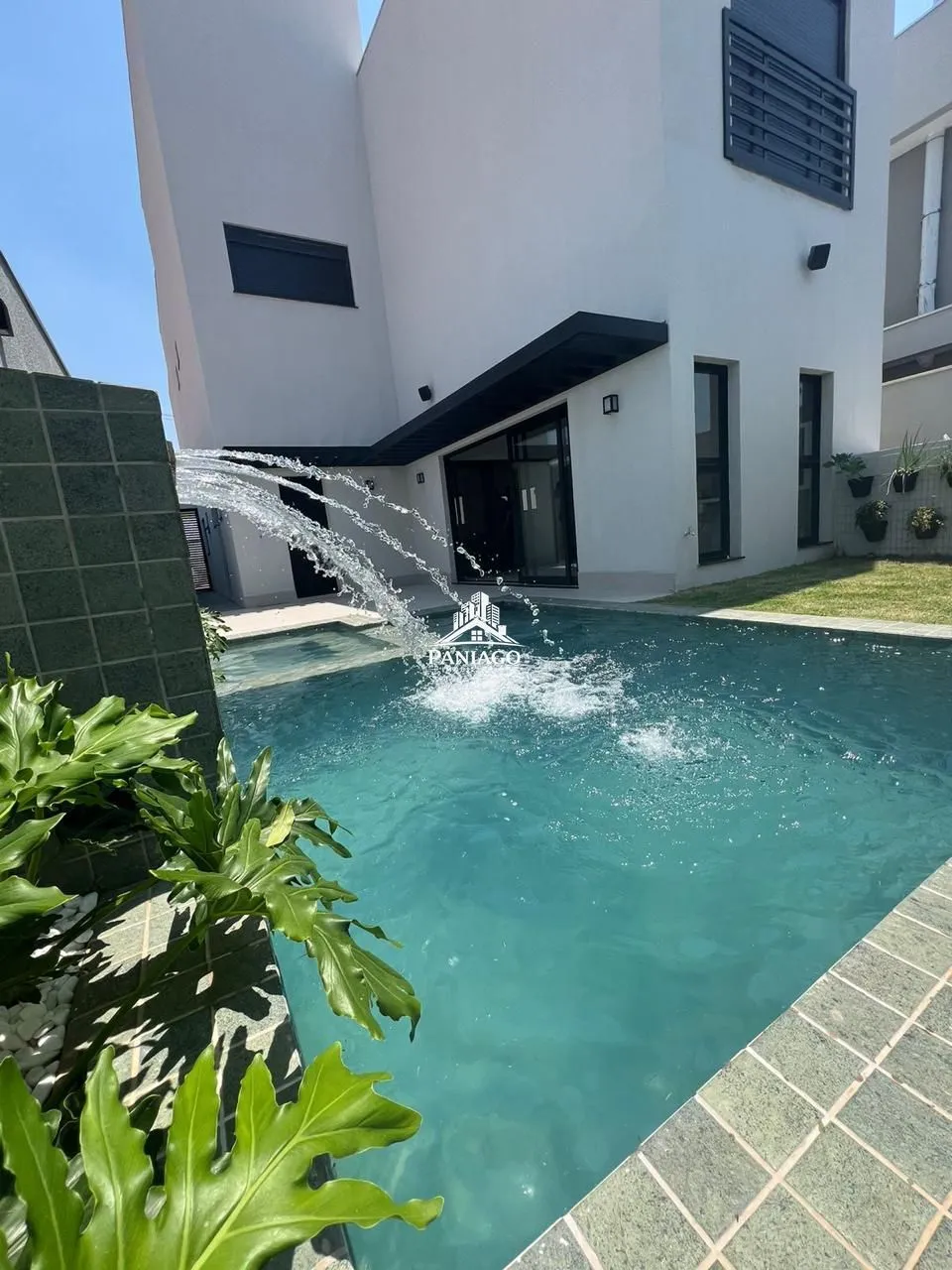 Imagem Sobrado à venda no Condomínio Florais do Parque | 4 suítes | Energia solar |