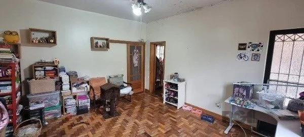 Imagem Vende-se ampla casa 6 quartos, 2 suítes, 5 vagas de garagem, churrasqueira e duas entradas individuais - 360m² - Chácara das Pedras