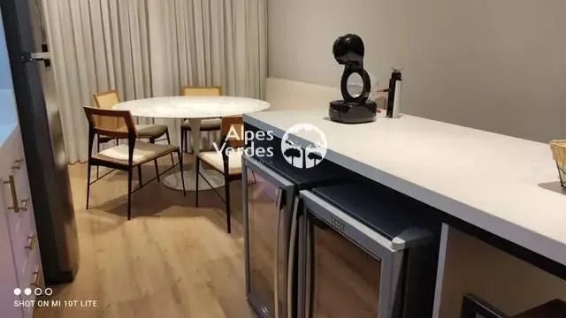 Imagem Vende-se apartamento no 4° andar cobertura mobiliado a 5 minutos da Rua Coberta