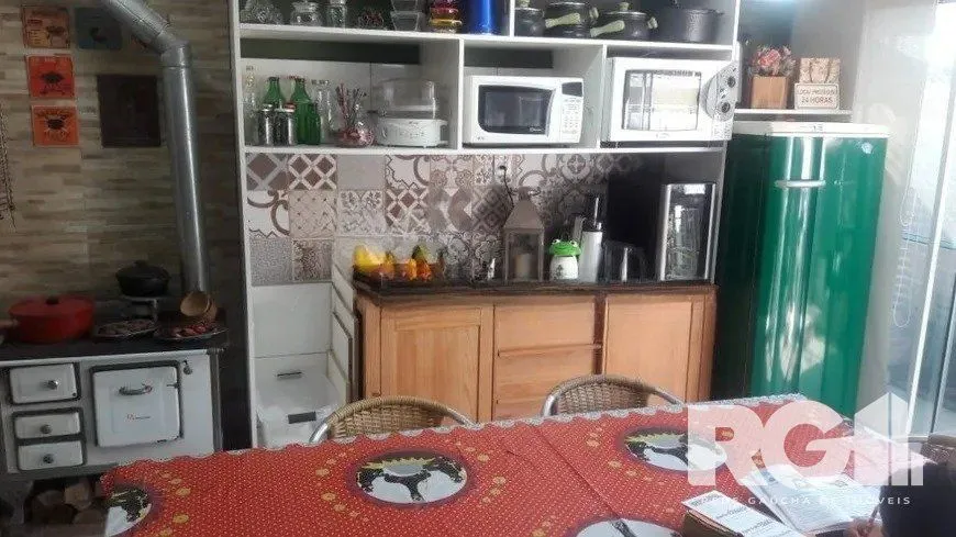 Imagem Casa residencial com 3 dormitórios 90m² privativos, e 2 vagas à venda no bairro Parque Santa Fé em Porto Alegre