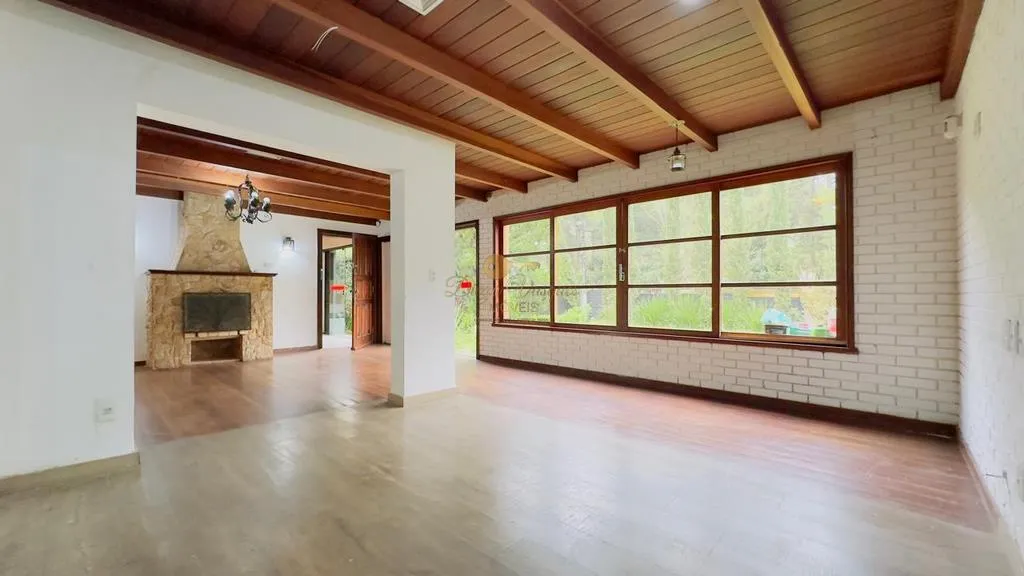 Imagem Comercial para Venda em Teresópolis / RJ no bairro Várzea