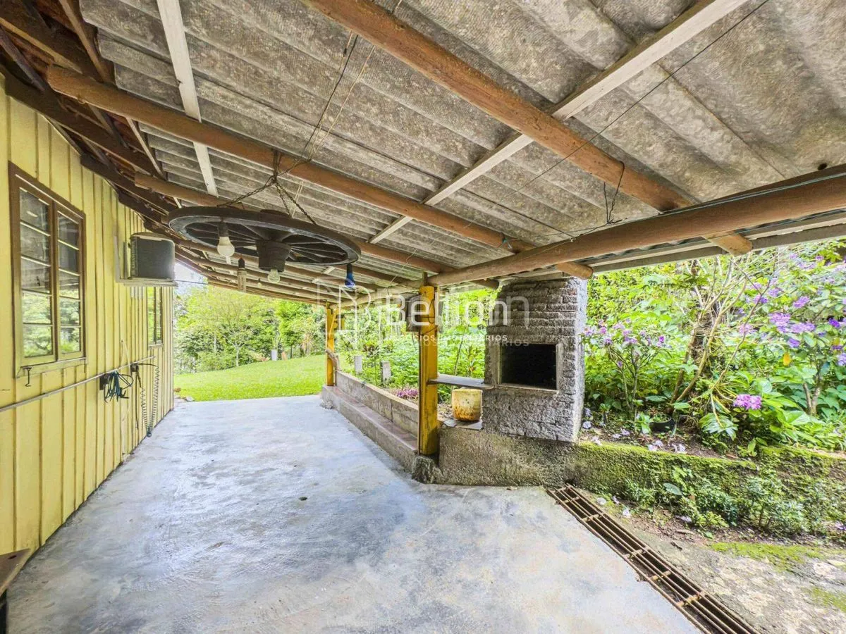 Imagem Sítio com casa em madeira de lei e riqueza em água em Rio dos Cedros