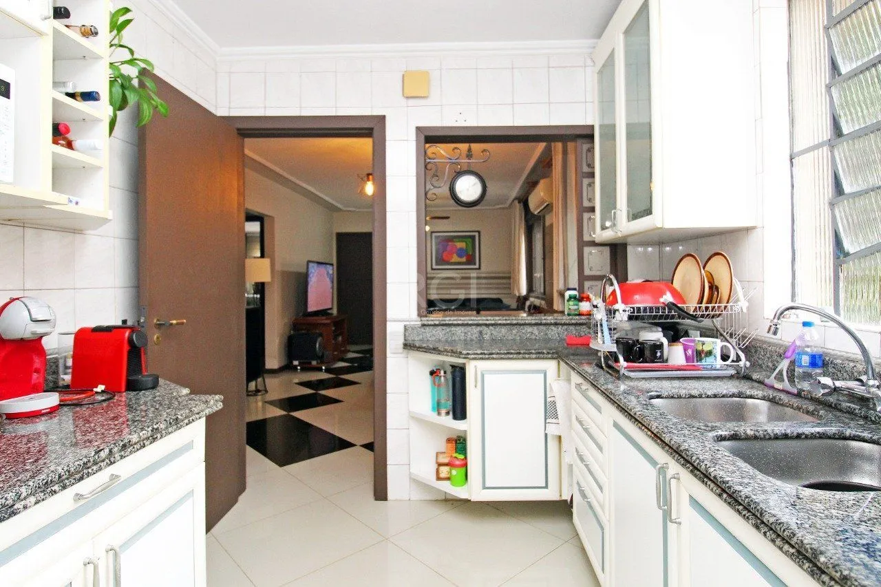 Imagem Casa para Venda - 464.5m², 3 dormitórios, sendo 1 suites, 3 vagas - Petrópolis