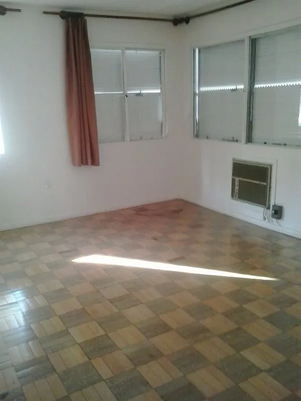 Imagem Casa para Venda - 250m², 5 dormitórios, 6 vagas - Menino Deus