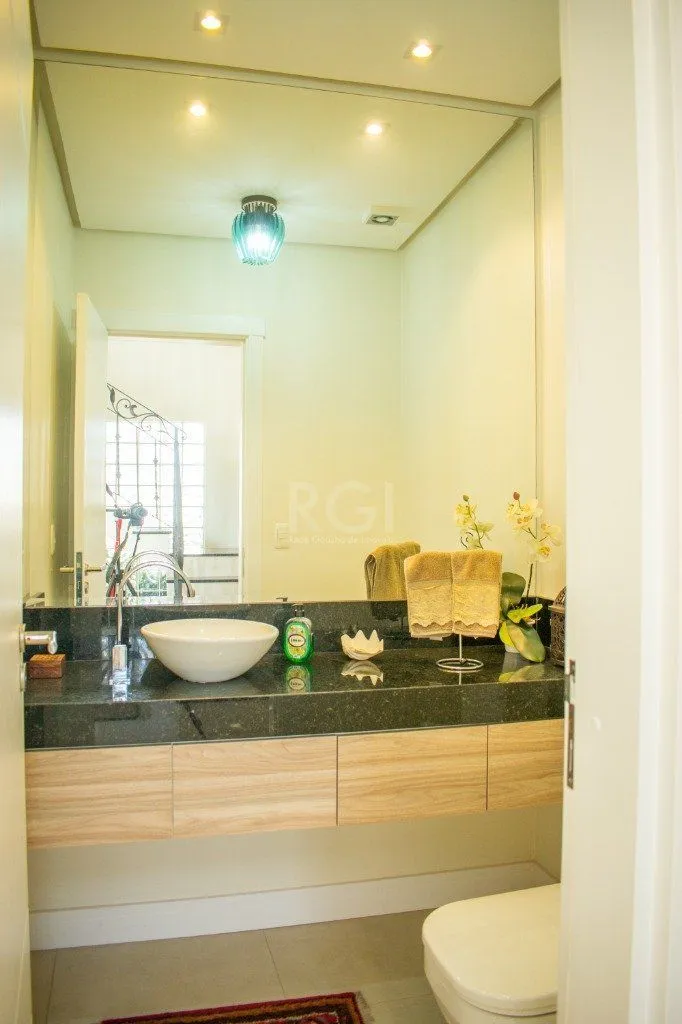 Imagem Casa para Venda - 243.12m², 4 dormitórios, sendo 1 suites, 4 vagas - São Vicente