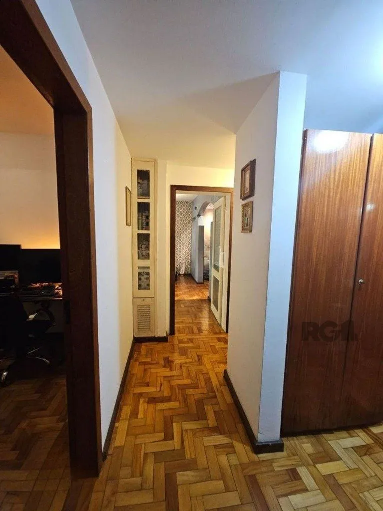 Imagem casa de 5 dormitórios no bairro Glória