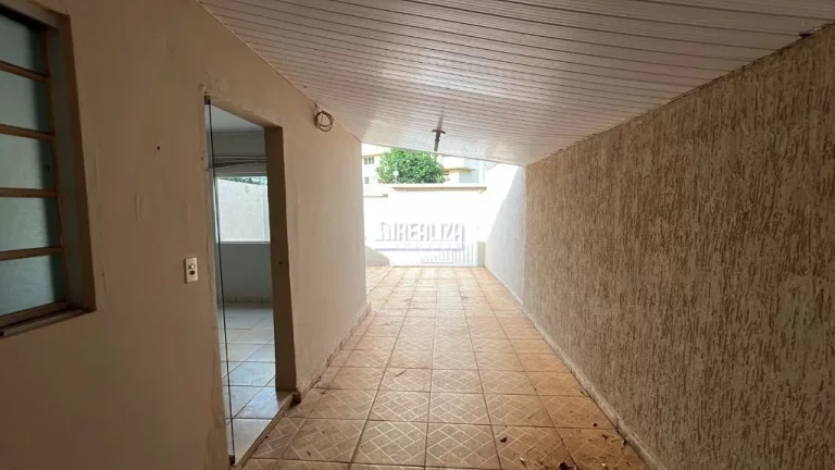 Imagem Casa para alugar no bairro Santa Maria, Uberaba: 2 dormitórios, garagem e mais!