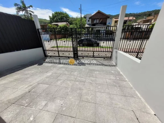 Imagem Sobrado 3 suítes novo com piscina Praia Bombas Bombinhas