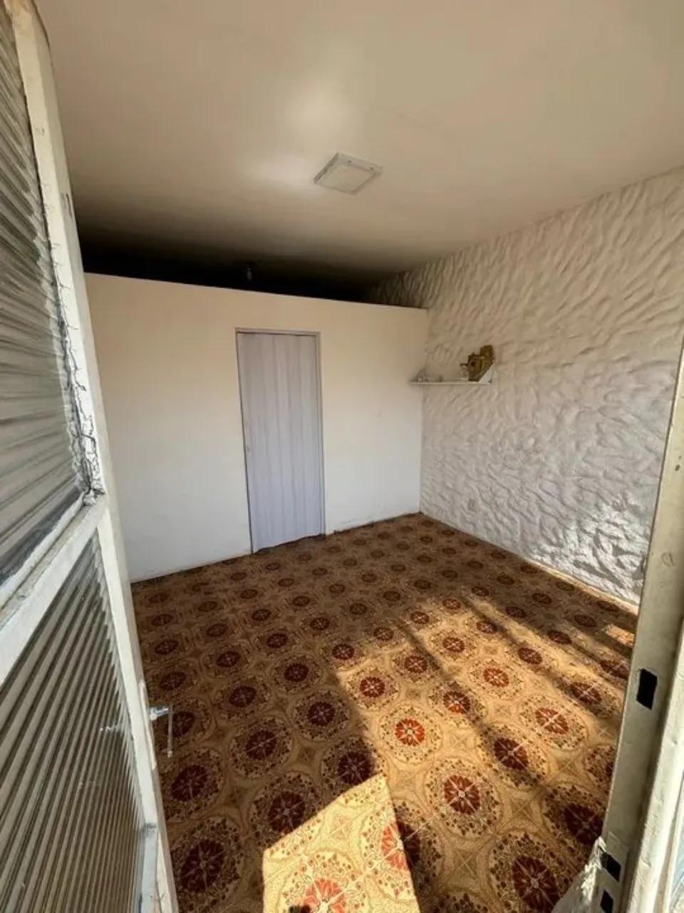 Imagem Casa comercial para locação em Sorocaba-SP na Vila Trujillo: 3 quartos, 1 suíte, 1 sala, 2 banheiros, 138m² de área.