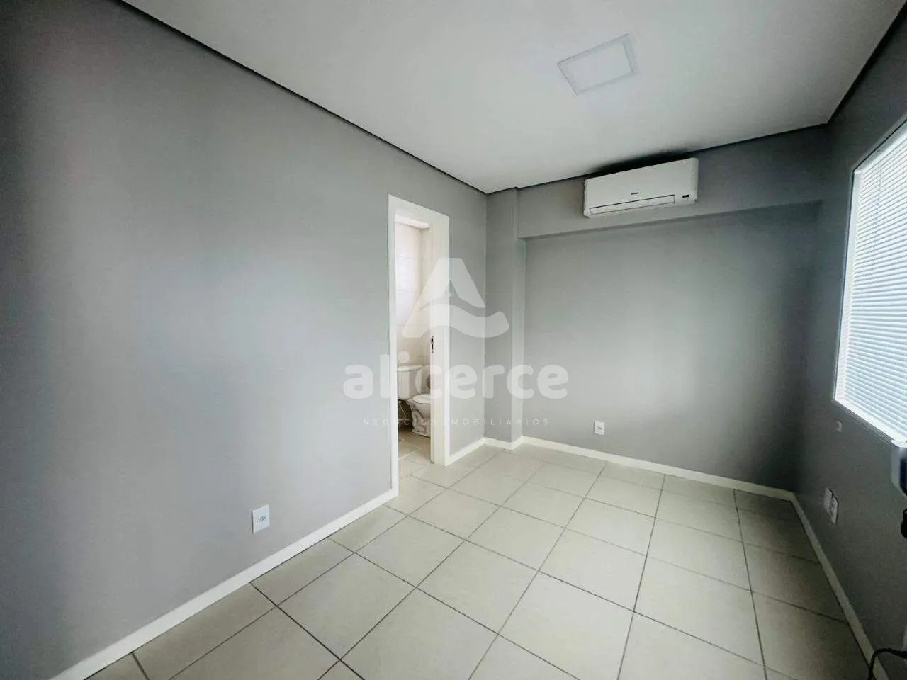 Imagem Sala à venda com , 56m² em Centro Florianópolis