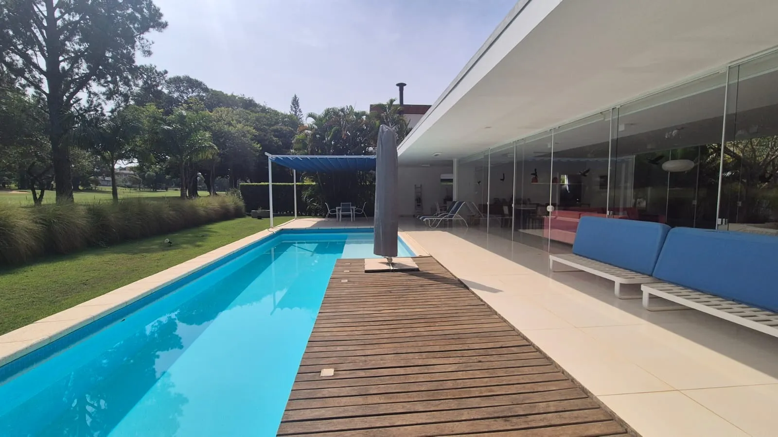 Imagem Casa de Condomínio com 3 Quartos e 4 banheiros à Venda, 448 m² por R$ 3.900.