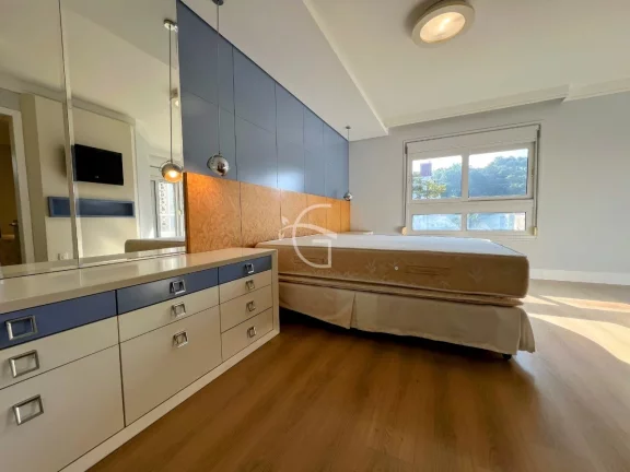 Imagem EXCELENTE APARTAMENTO NO ATIRADORES COM 3 SUÍTES E 3 VAGAS DE GARAGEM