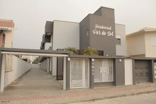 Imagem Casa à venda em Garopaba-SC, bairro Pinguirito: 2 suítes, sala ampla, 110m².