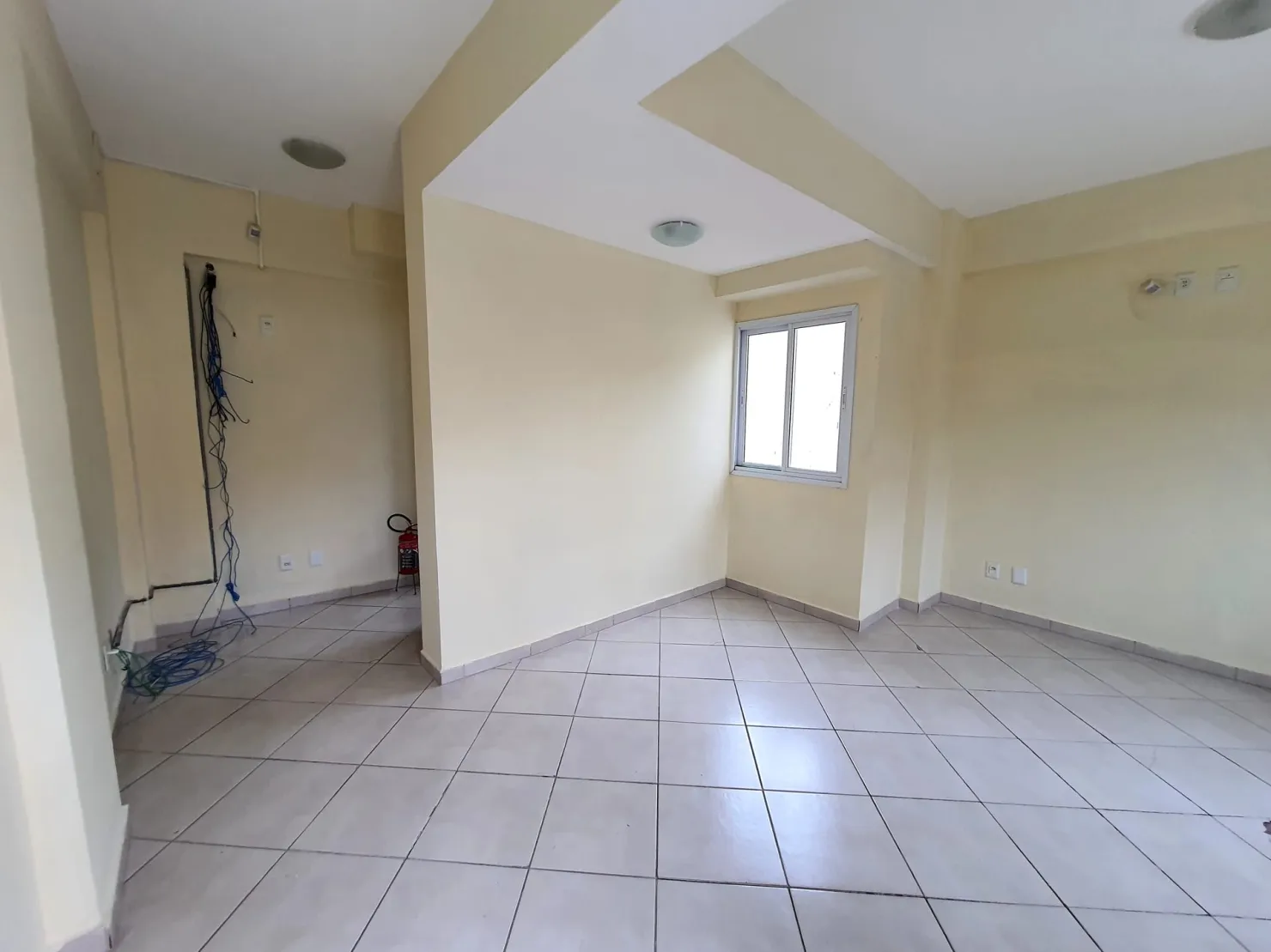Foto do imóvel Comercial para Locação Santana, Pindamonhangaba - SP | Prédio Padrão Centro