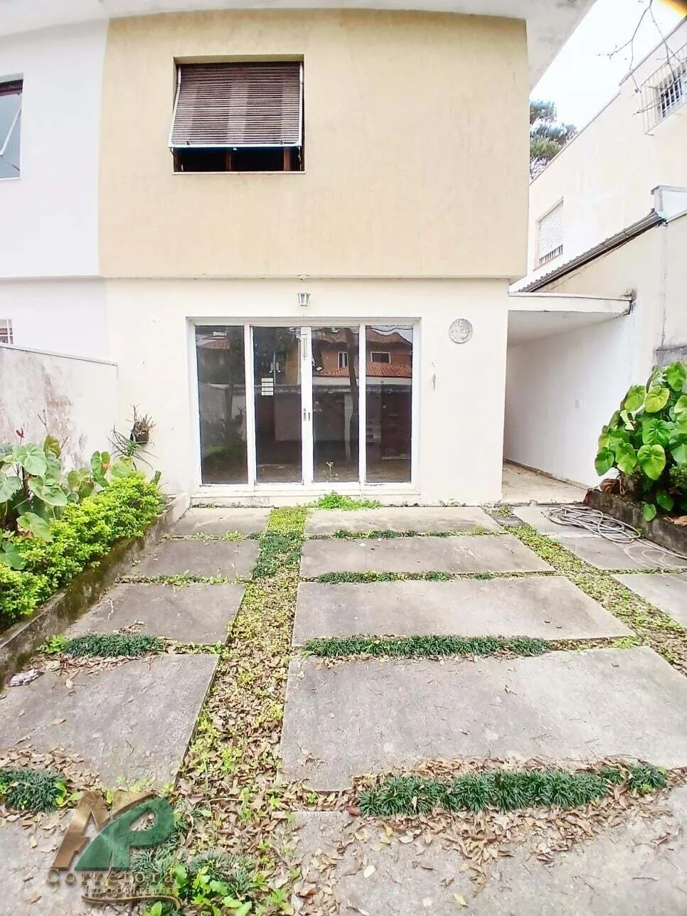 Imagem Casa à Venda em Santo Amaro: 3 Dorms (1 Suíte) + Edícula | Oportunidade Única!