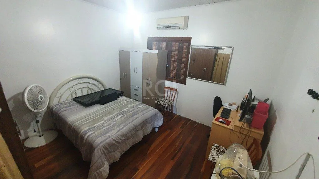 Imagem Casa para Venda - 290m², 4 dormitórios, sendo 2 suites, 2 vagas - Cascata