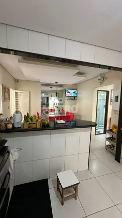 Imagem Casa ampla, com 400m de área construída, 3 4, sendo 01 suíte, 01 escritório, no