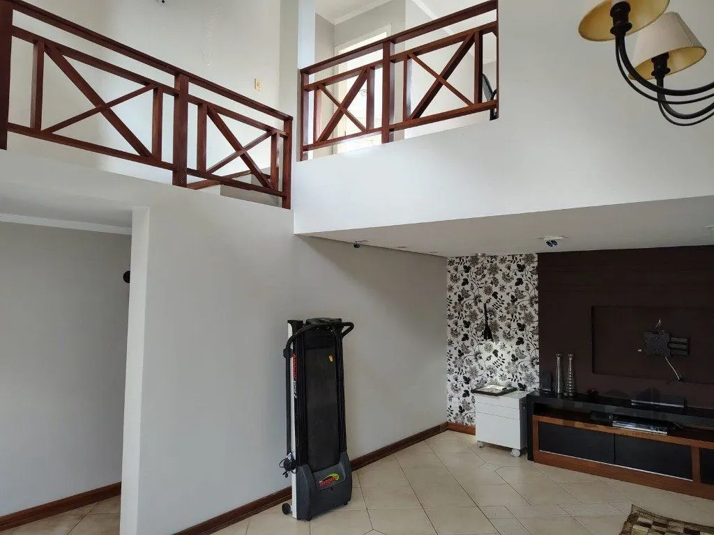Imagem Casa sobrado com 300m² na Vila Nova de 3 dormitórios e 4 vagas