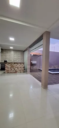 Imagem Imperdível! Casa à venda na Cidade Alta, Cuiabá-MT: 4 quartos, 1 suíte, 2 salas, 4 banheiros, 3 vagas, 182m². Venha conferir!