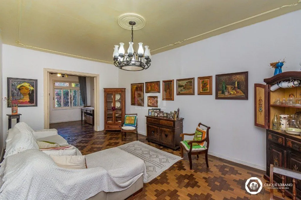 Imagem Casa para Venda de 3 dormitórios, no bairro Petrópolis