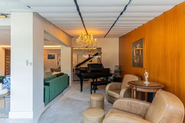 Imagem Apartamento de Alto Padrão de 3 suítes em Moema com 330m² e 4 vagas de garagem.