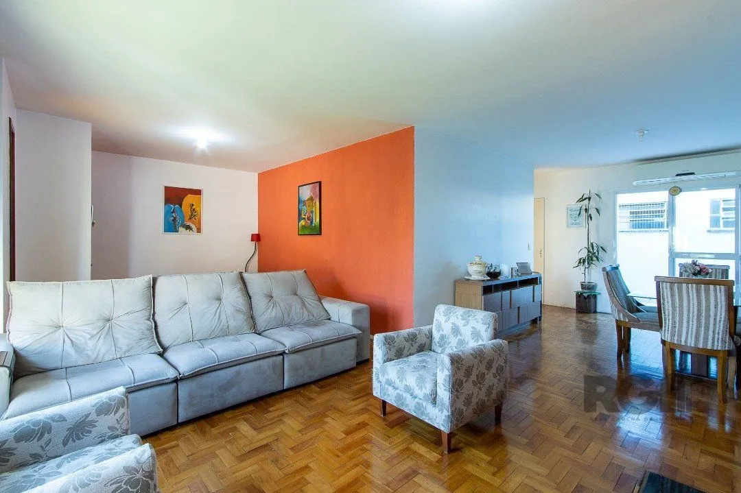 Imagem Casa térrea, com 3 dormitórios, 1 suíte, no bairro Ipanema.