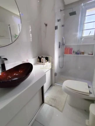 Imagem Apartamento de 110m² no Greenville, Salvador-BA: 2 quartos, 1 suíte, varanda gourmet com vista bosque. Reformado e finamente decorado.