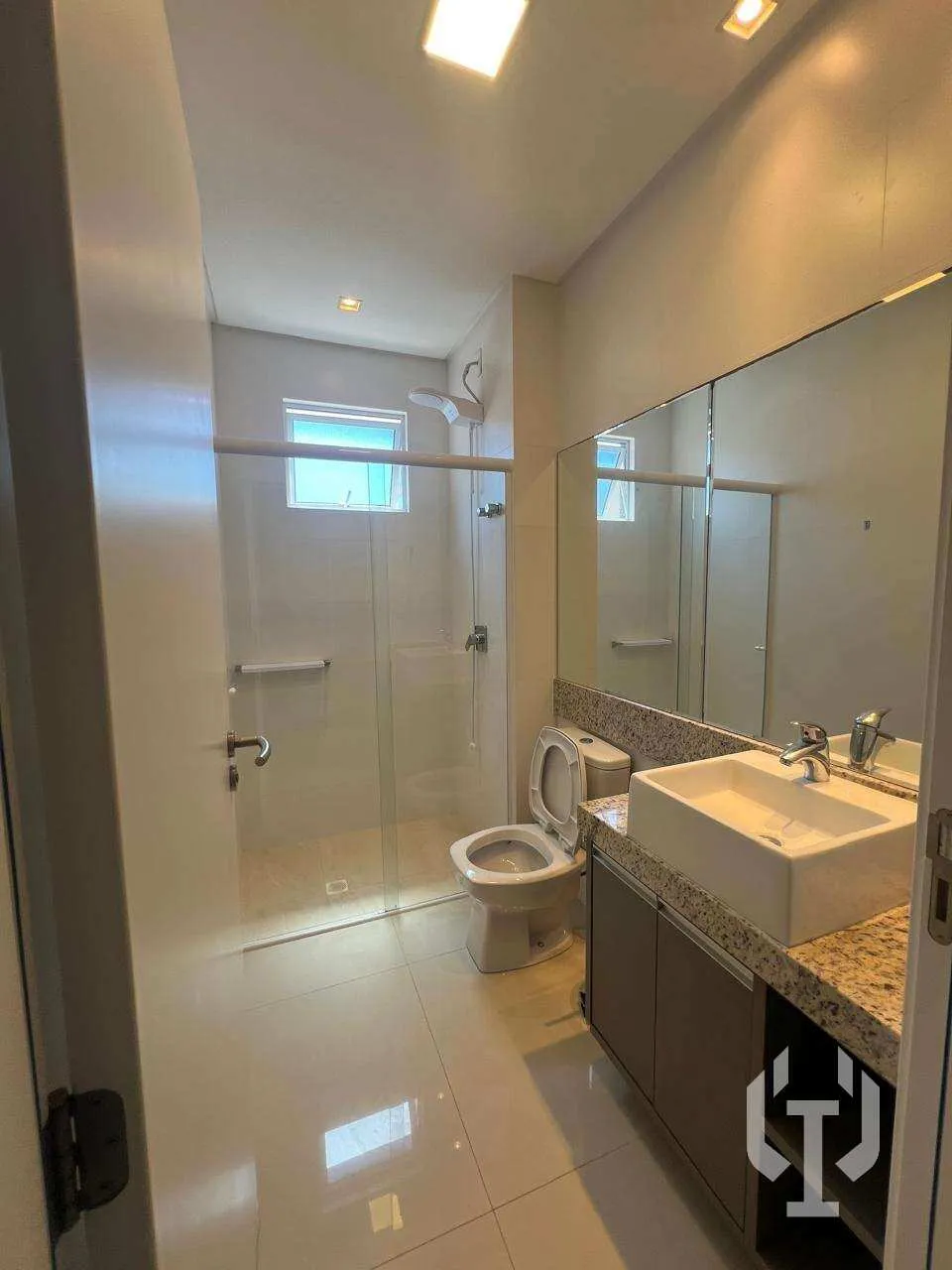 Imagem Apartamento para alugar em Itapema, Meia praia, com 3 quartos, 159m2
