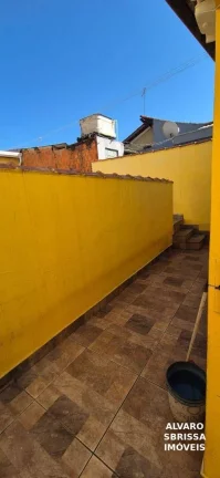 Imagem Casa em bairro com ótima localização e quintal amplo