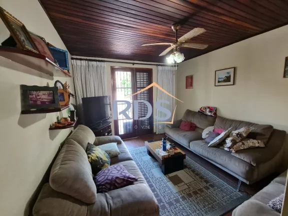 Imagem Oportunidade única, casa com 4 suítes, 5 vagas e piscina.