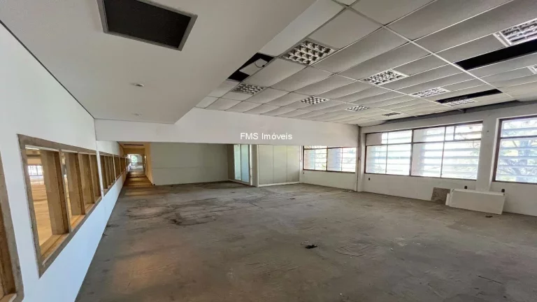 Imagem Galpão com 3565m2 na região de Jurubatuba - SP.