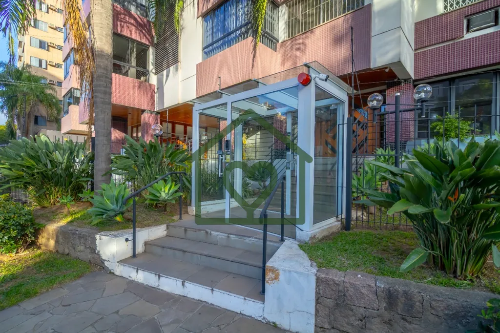 Imagem Apartamento com 3 dormitórios, sendo 1 suíte com sacada, localizado no bairro Petrópolis, em Port...