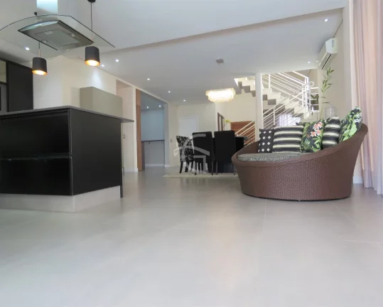 Imagem Se é uma casa especial que você procura ! Ela está aqui ! CONDOMÍNIO FECHADO