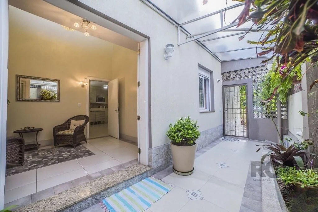 Imagem Casa de 4 dormitórios no bairro Glória