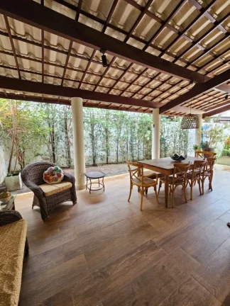 Imagem Casa em condomínio fechado com três suítes e área gourmet a venda em Patamares