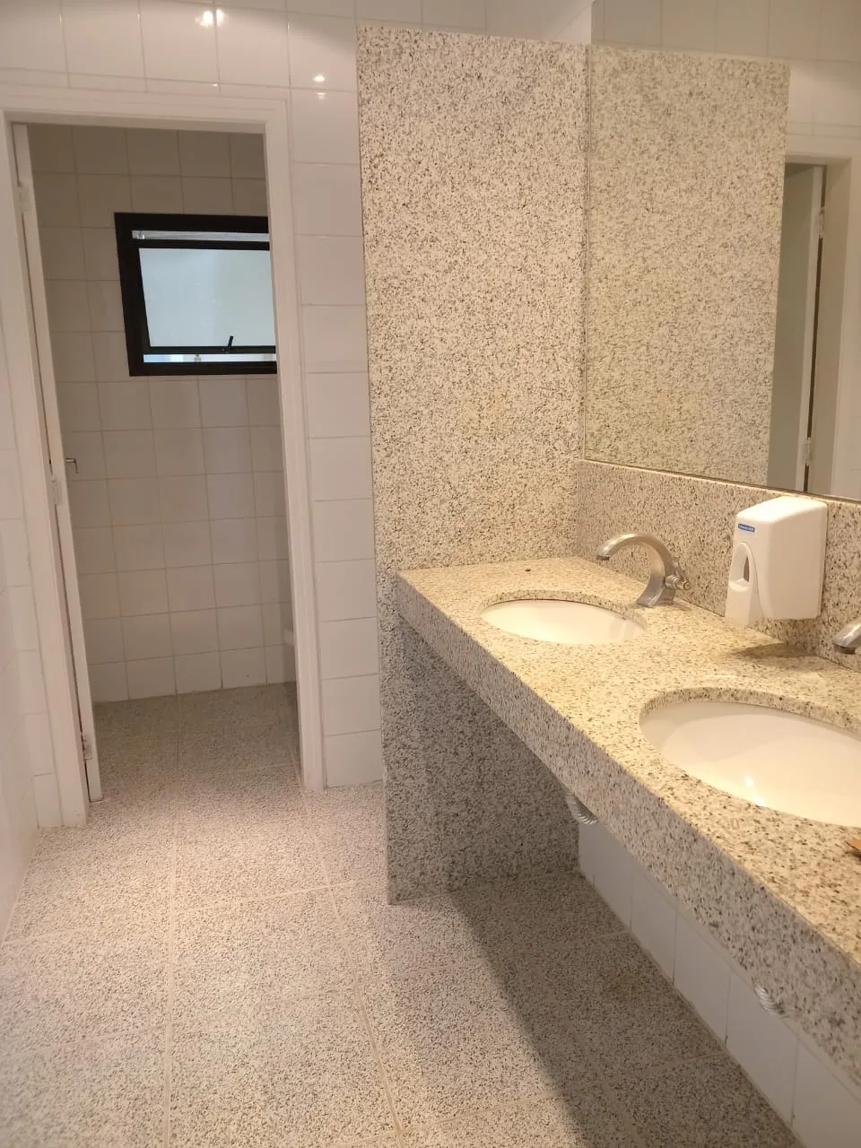 Imagem Galpão no Tamboré com Escritórios e Excelente Infraestrutura