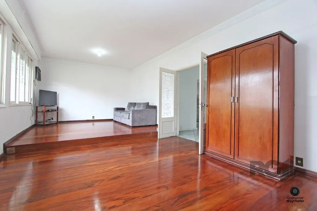 Imagem Casa com 5 suítes, 7 banheiros, 4 vagas no bairro Partenon