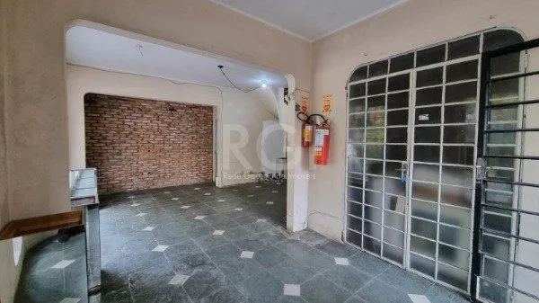 Imagem Casa para Venda - 200m², 2 dormitórios, 1 vaga - Moinhos de Vento