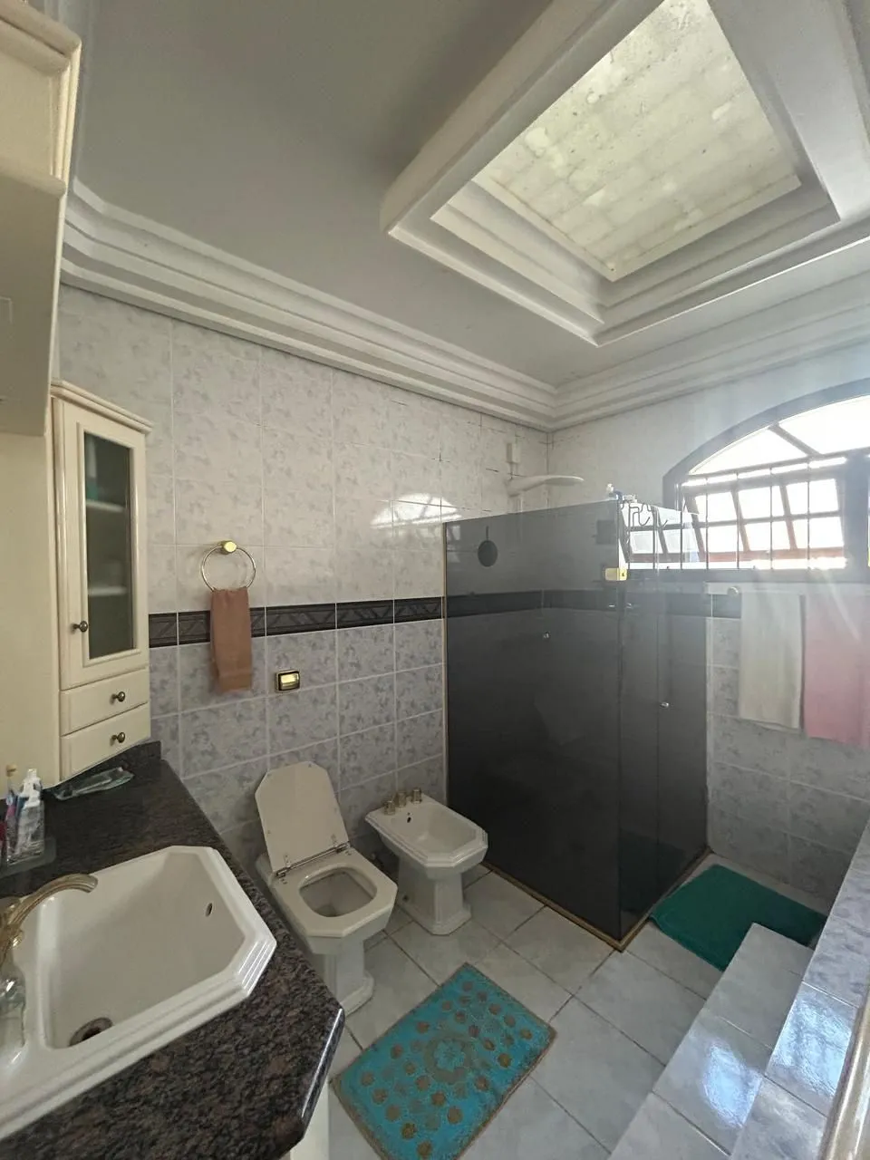 Imagem CASA -4 DORM. -com 2 suítes - 3 BOX- 297,18 m² - MENINO DEUS