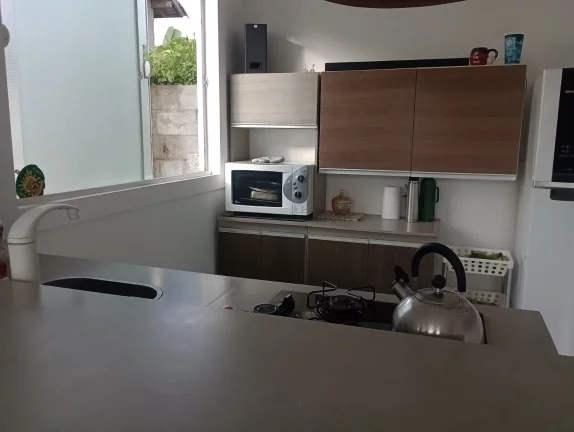 Imagem Casa robusta e bem localizada em Garopaba: ideal para quem ama natureza e conforto.