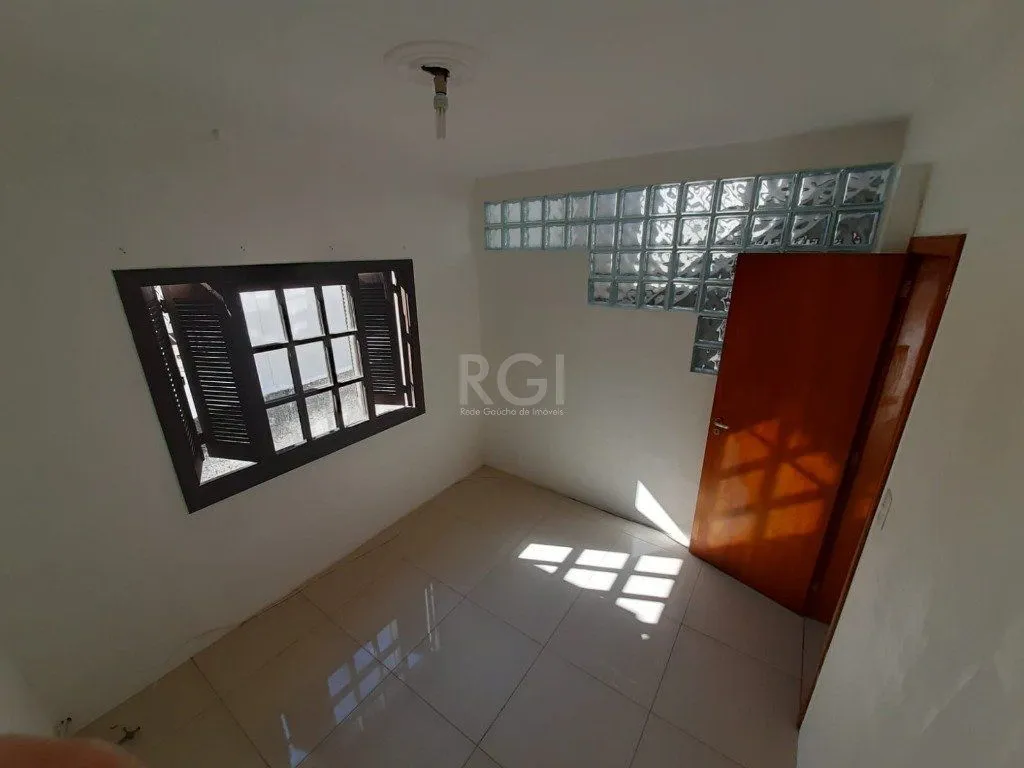 Imagem Casa para Venda - 122m², 5 dormitórios, sendo 2 suites, 2 vagas - Teresópolis