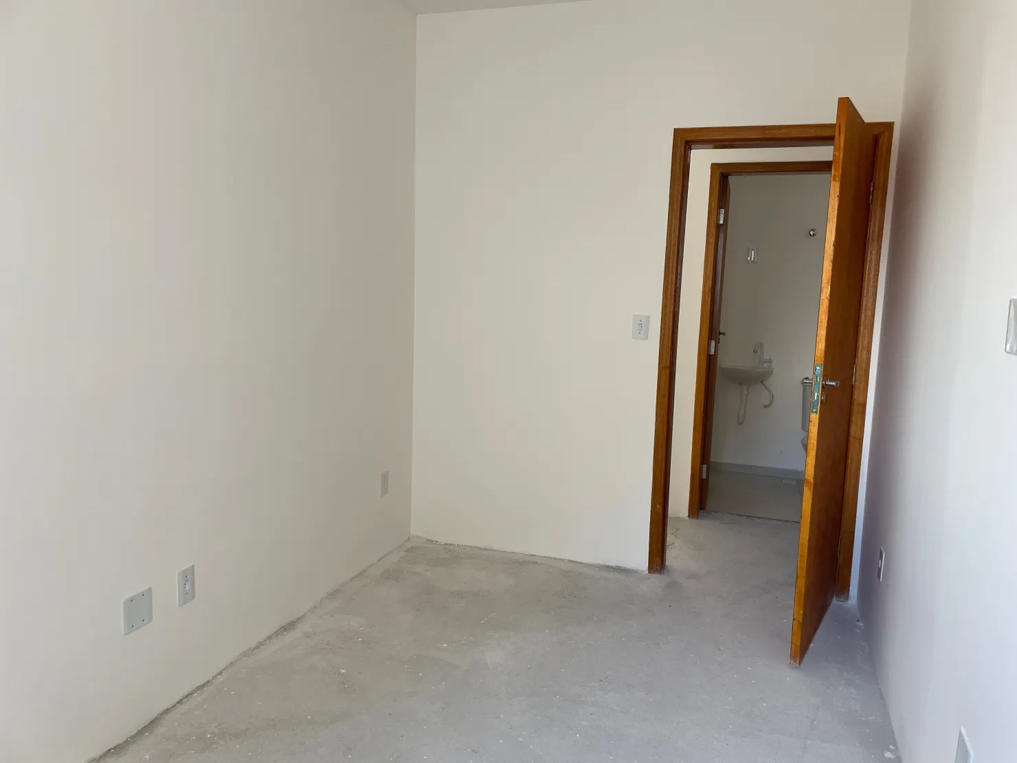 Imagem Apartamento dois dormitórios com suíte e sacada e ótima localização à venda, Bosque da Princesa, Pindamonhangaba, SP