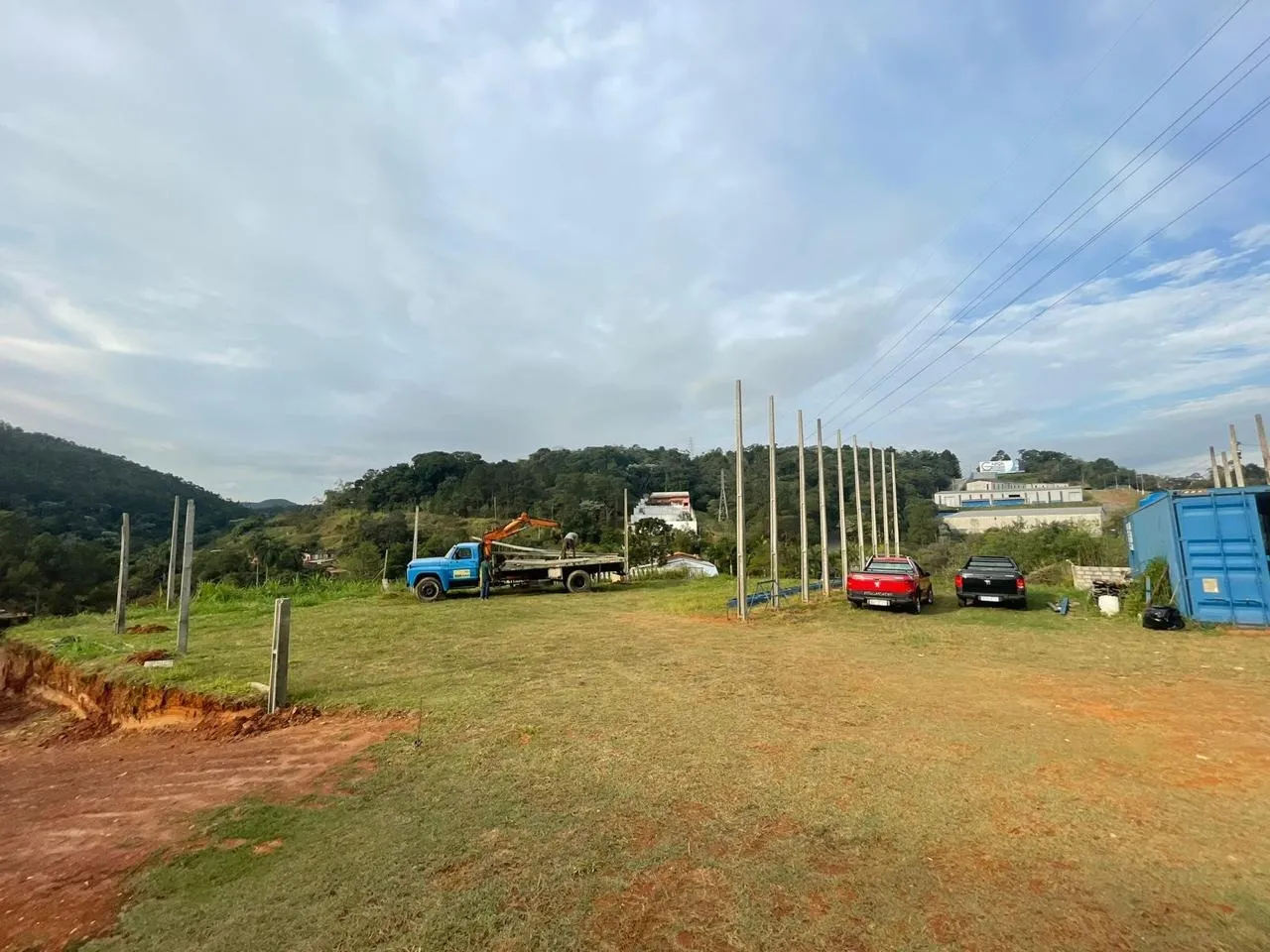 Imagem Área Empresarial e Industrial de Alto Potencial com Estacionamento para até 70 Vagas no Final de Obras