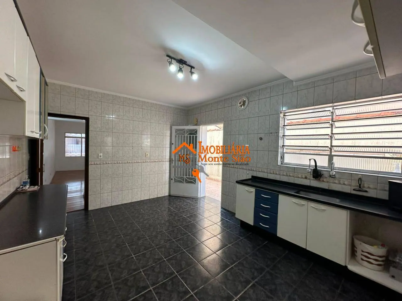 Imagem Sobrado com 5 dormitórios à venda, 221 m² por R$ 990.000 - Jardim Vila Galvão - Guarulhos/SP